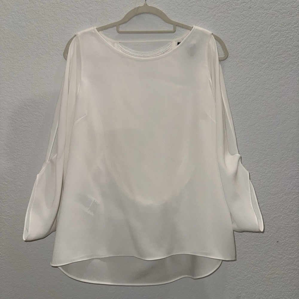 BCBG Maxazria Women's Sz M Sexy‎ Blouse White Kyleigh Fringeback Slitsleeve Top - Picture 3 of 16